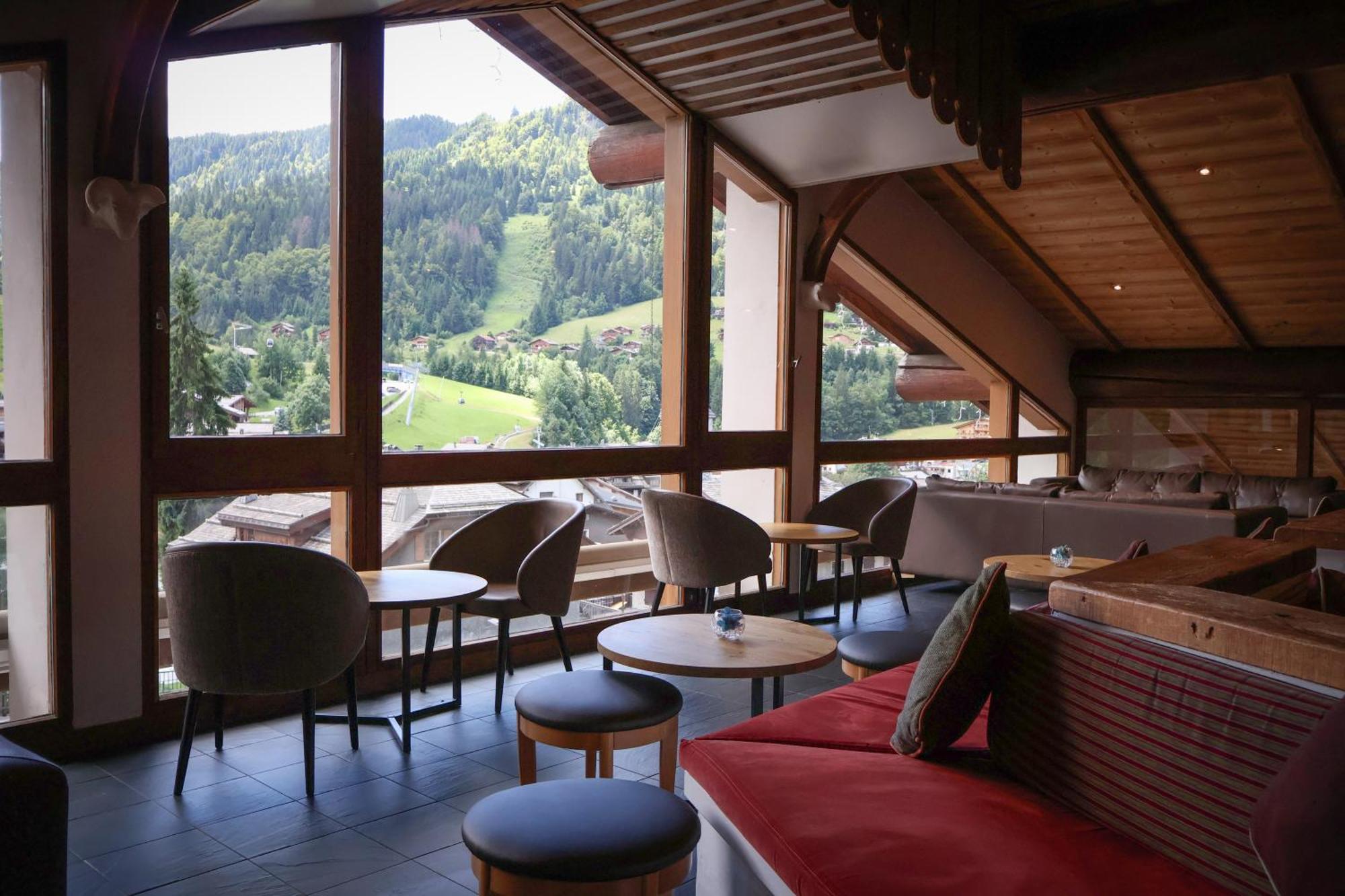 Hotel Alpen Roc ラ・クリュサ エクステリア 写真