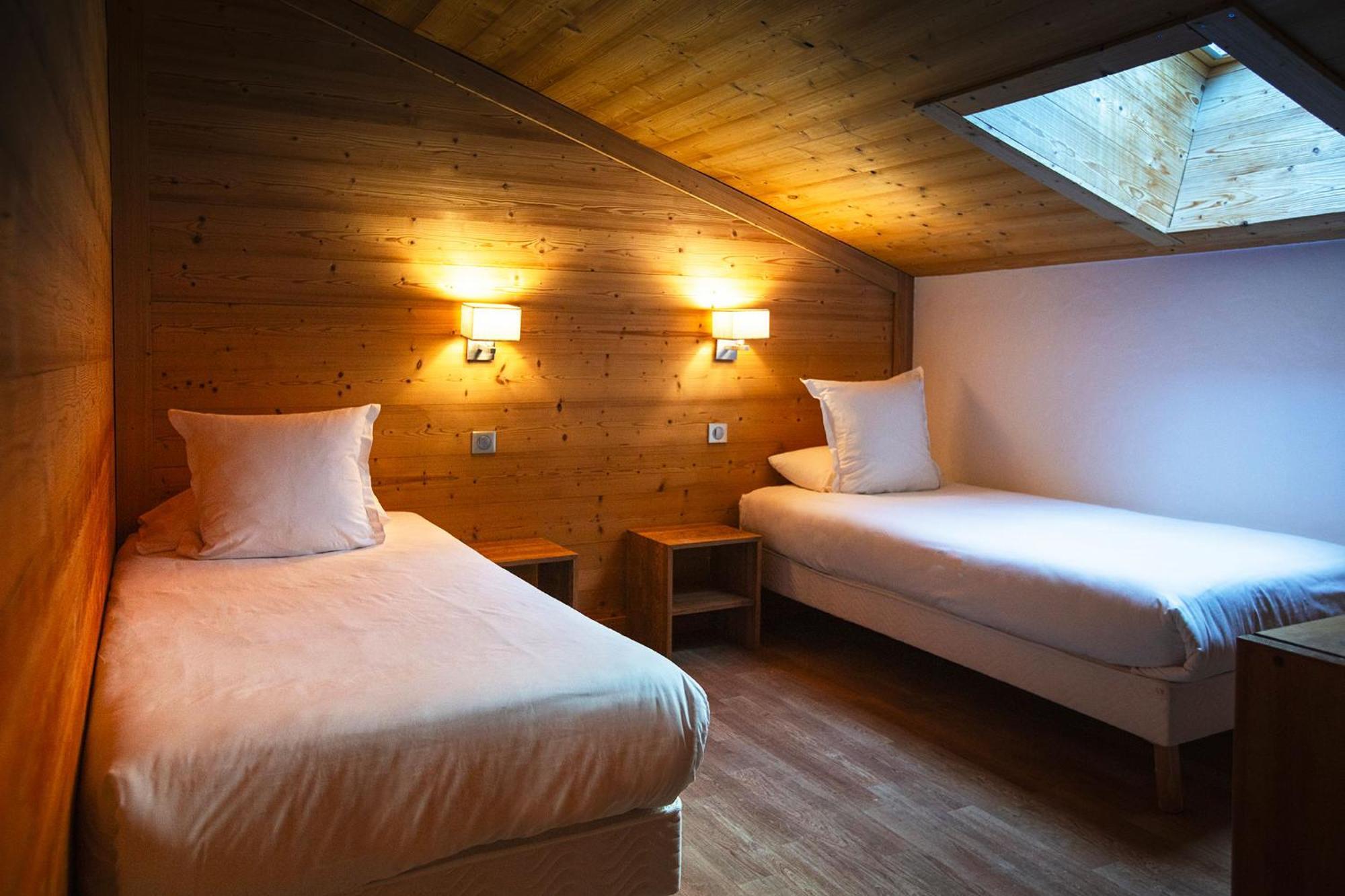 Hotel Alpen Roc ラ・クリュサ エクステリア 写真