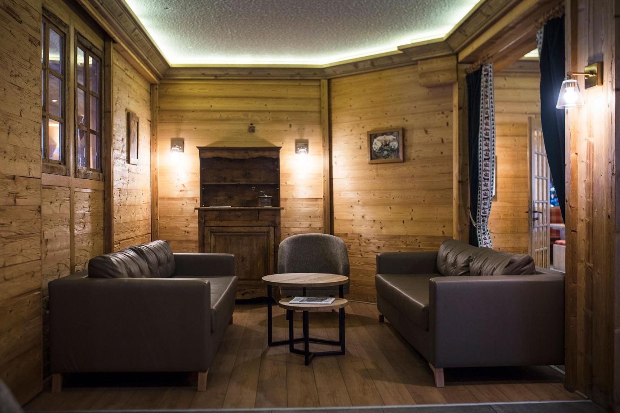 Hotel Alpen Roc ラ・クリュサ エクステリア 写真