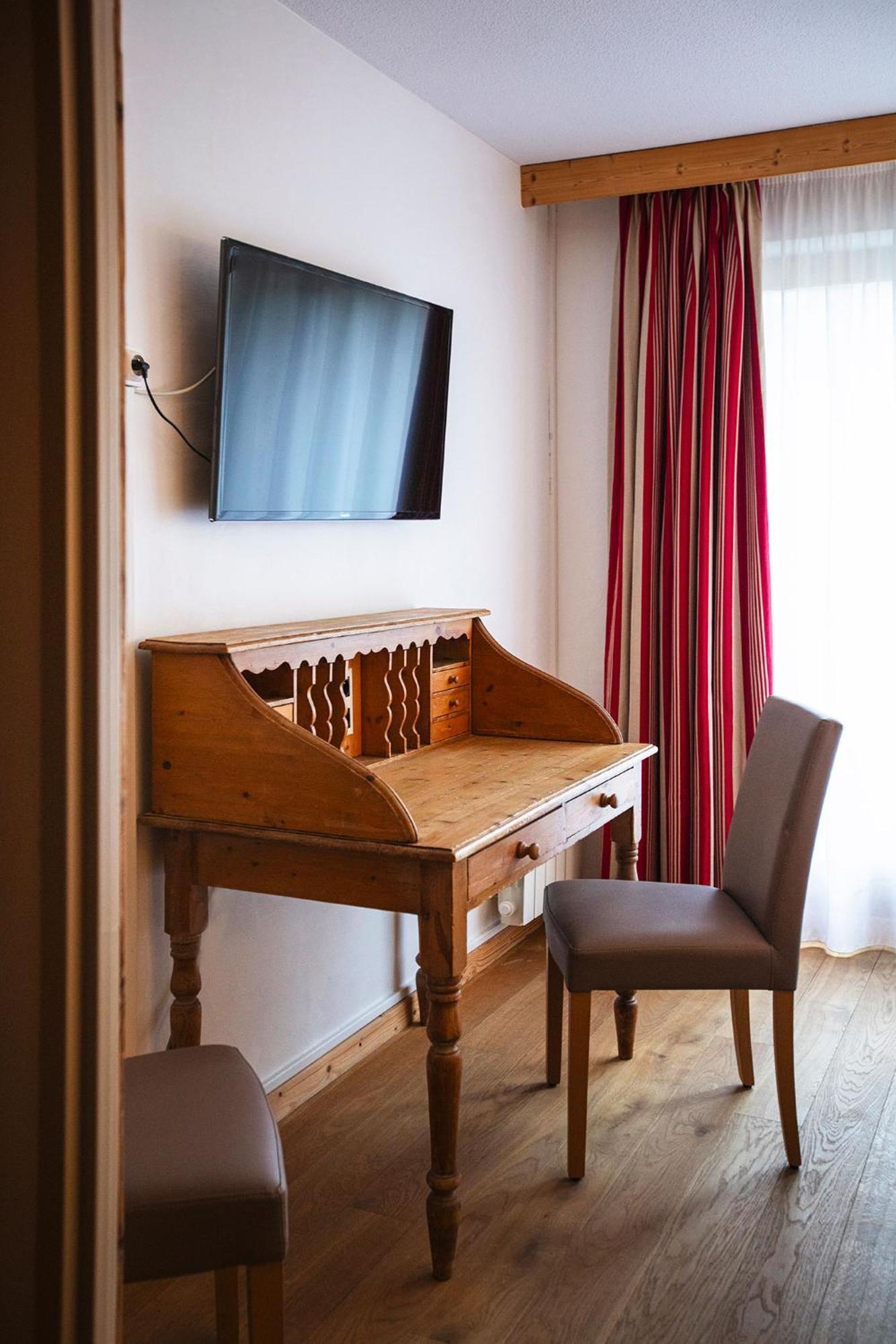 Hotel Alpen Roc ラ・クリュサ エクステリア 写真