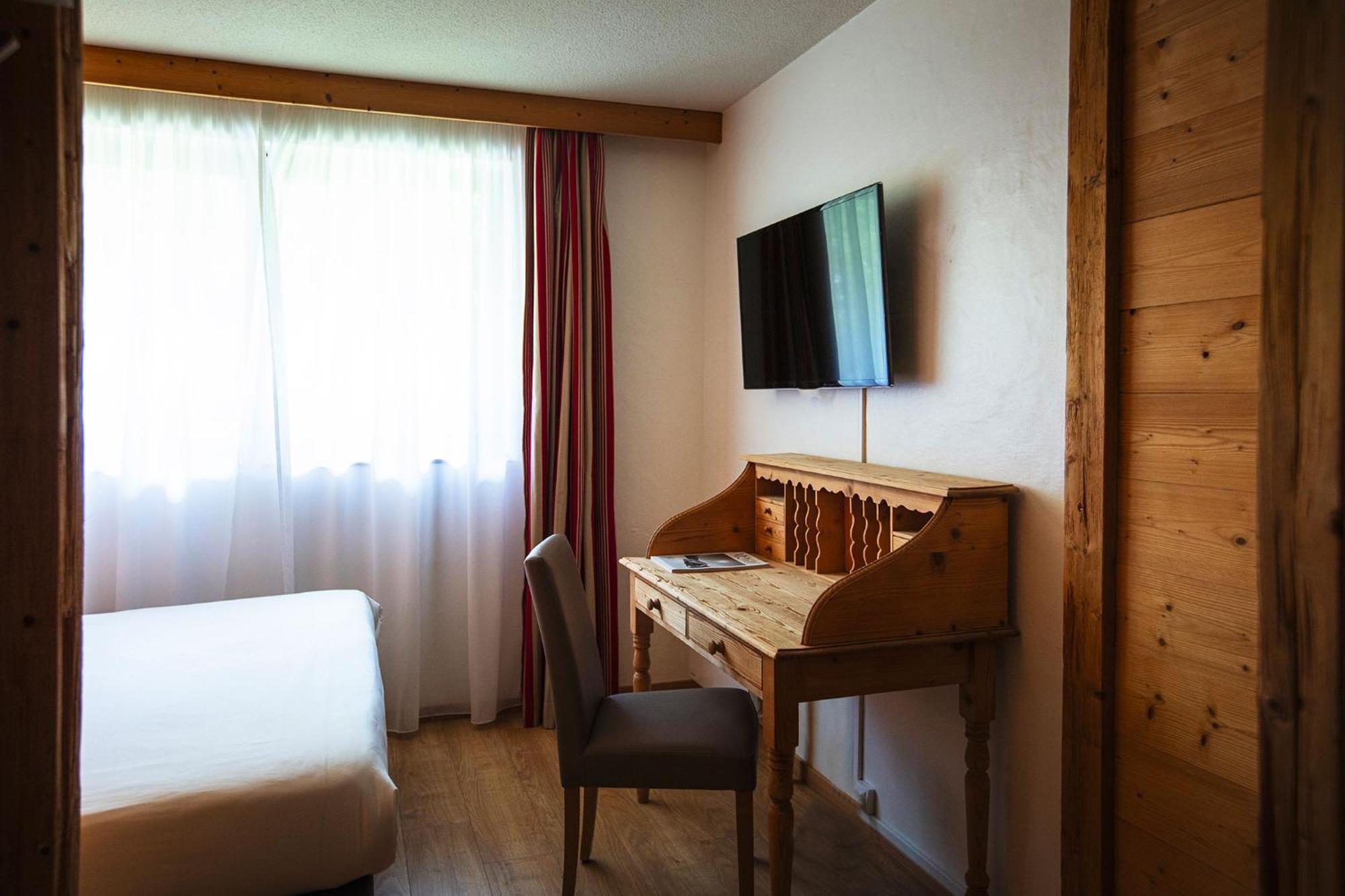 Hotel Alpen Roc ラ・クリュサ エクステリア 写真