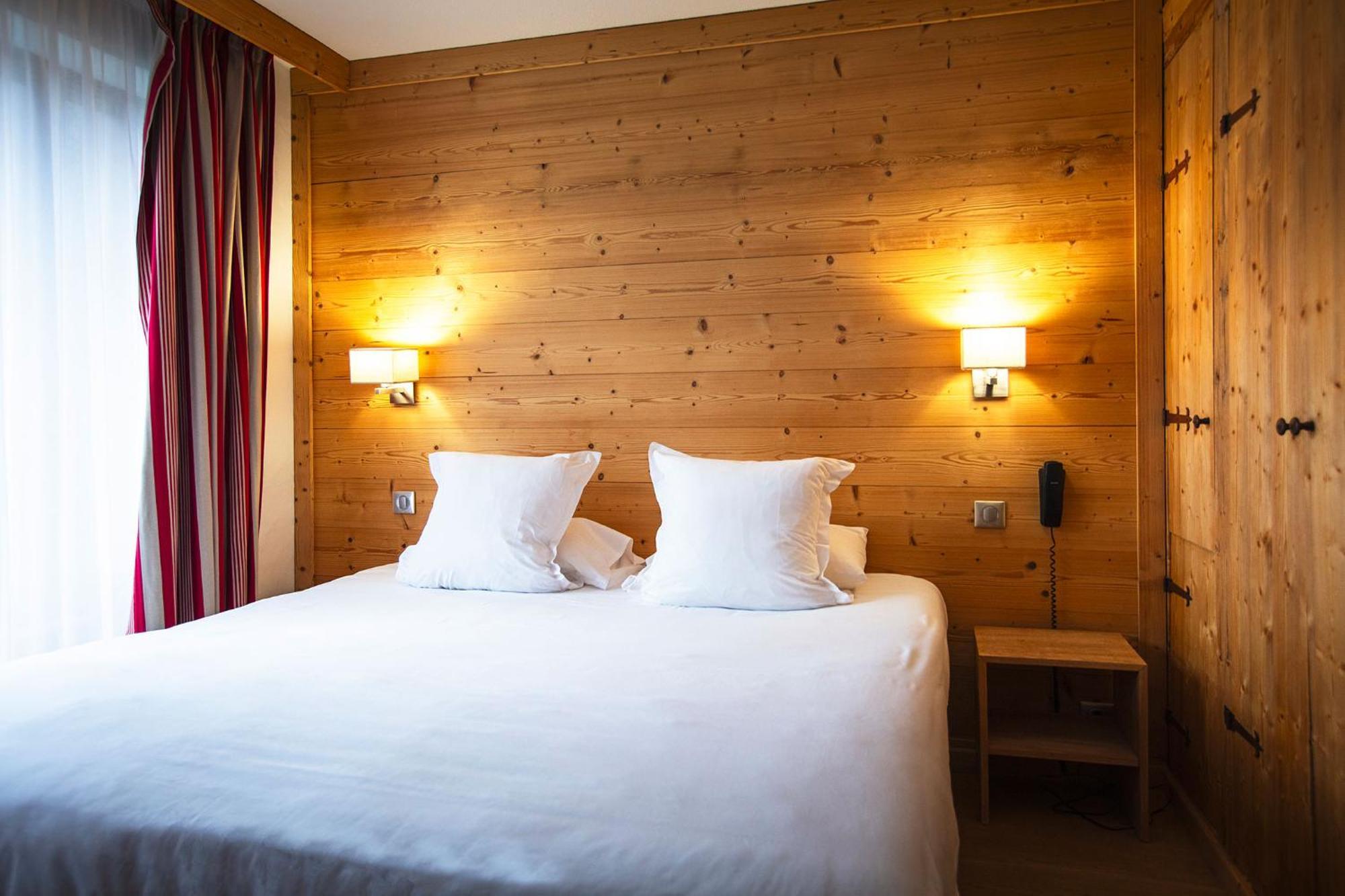 Hotel Alpen Roc ラ・クリュサ エクステリア 写真